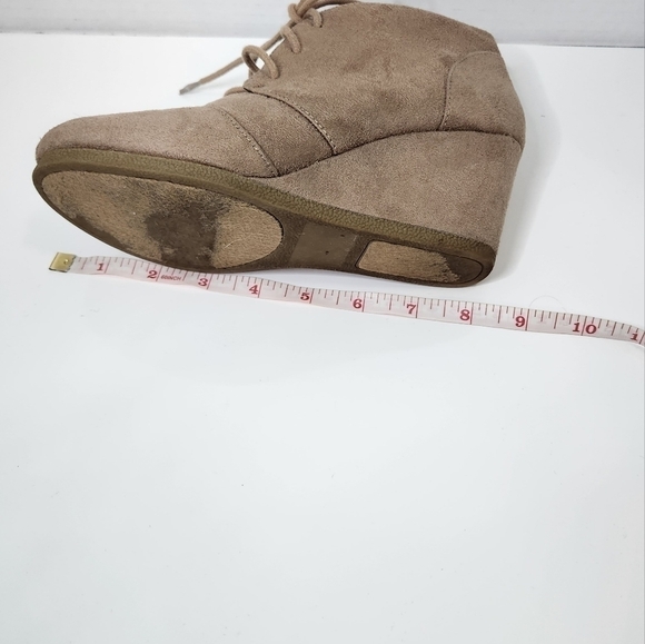 Maurices Tan Wedge Lace Up Ankle Booties Womens Sz 6 Faux Suede - Picture 5 of 5